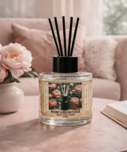 Tinh dau khuech tan peony Blush suede cho phong khach sang trong