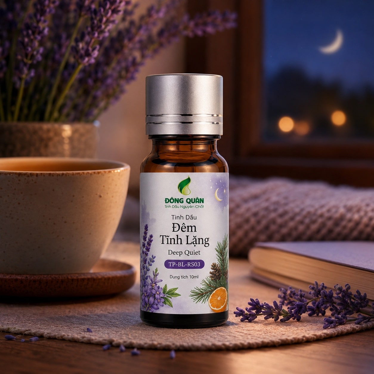 Tinh Dầu Phòng Ngủ – Đêm Tĩnh Lặng Đông Quân / Deep Quiet 4 Tinh dầu Đêm Tĩnh Lặng Deep Quiet Đông Quân chai 10ml bên sách trong không gian yên tĩnh